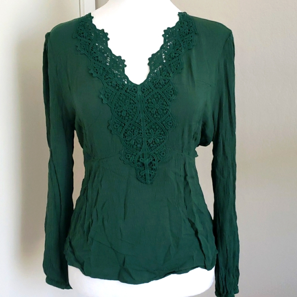 Mi Ami Dark green light polyblend boho blouse size Medium